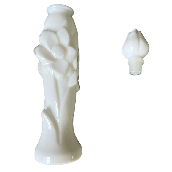 Avon White Floral Bud Vase Perfume Bottle - Picture 7 of 10